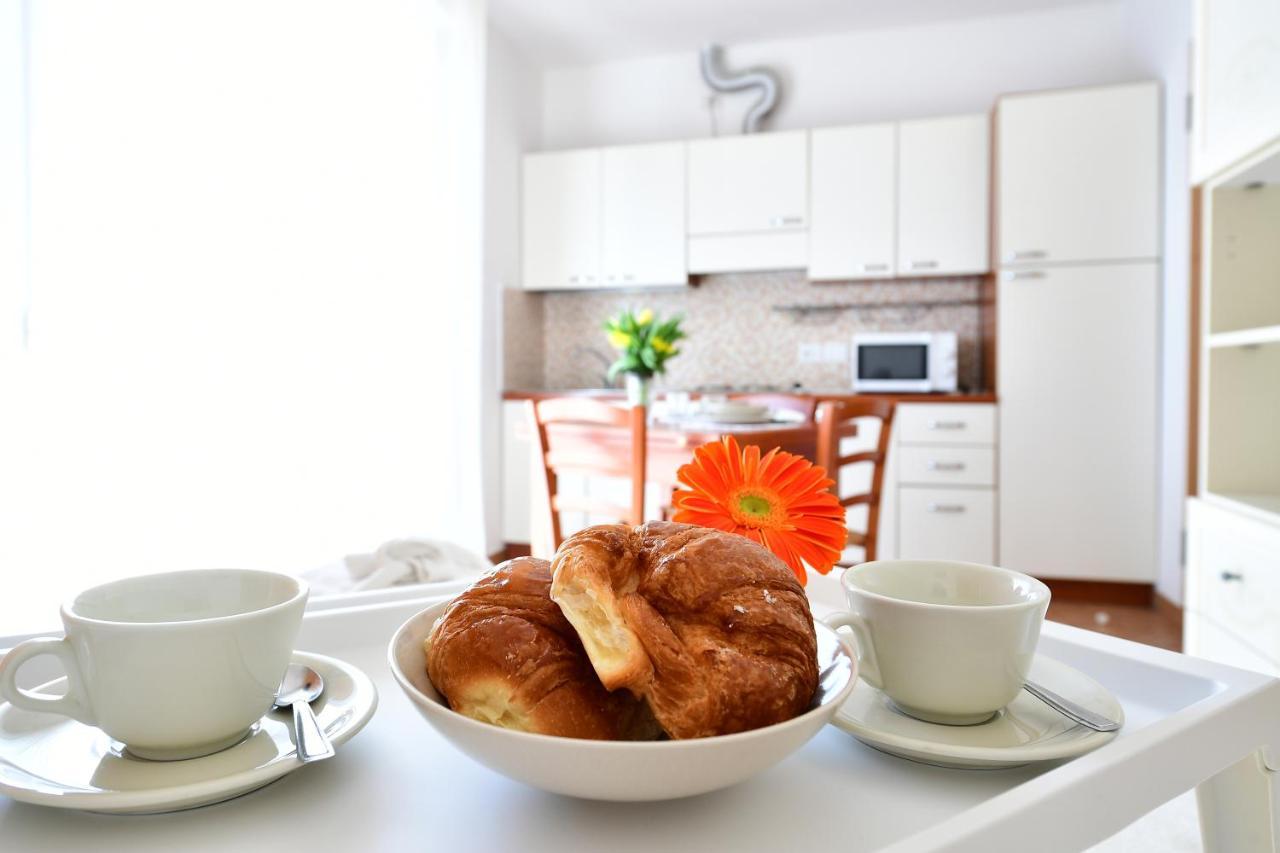 Residence Marlin Riccione Bagian luar foto