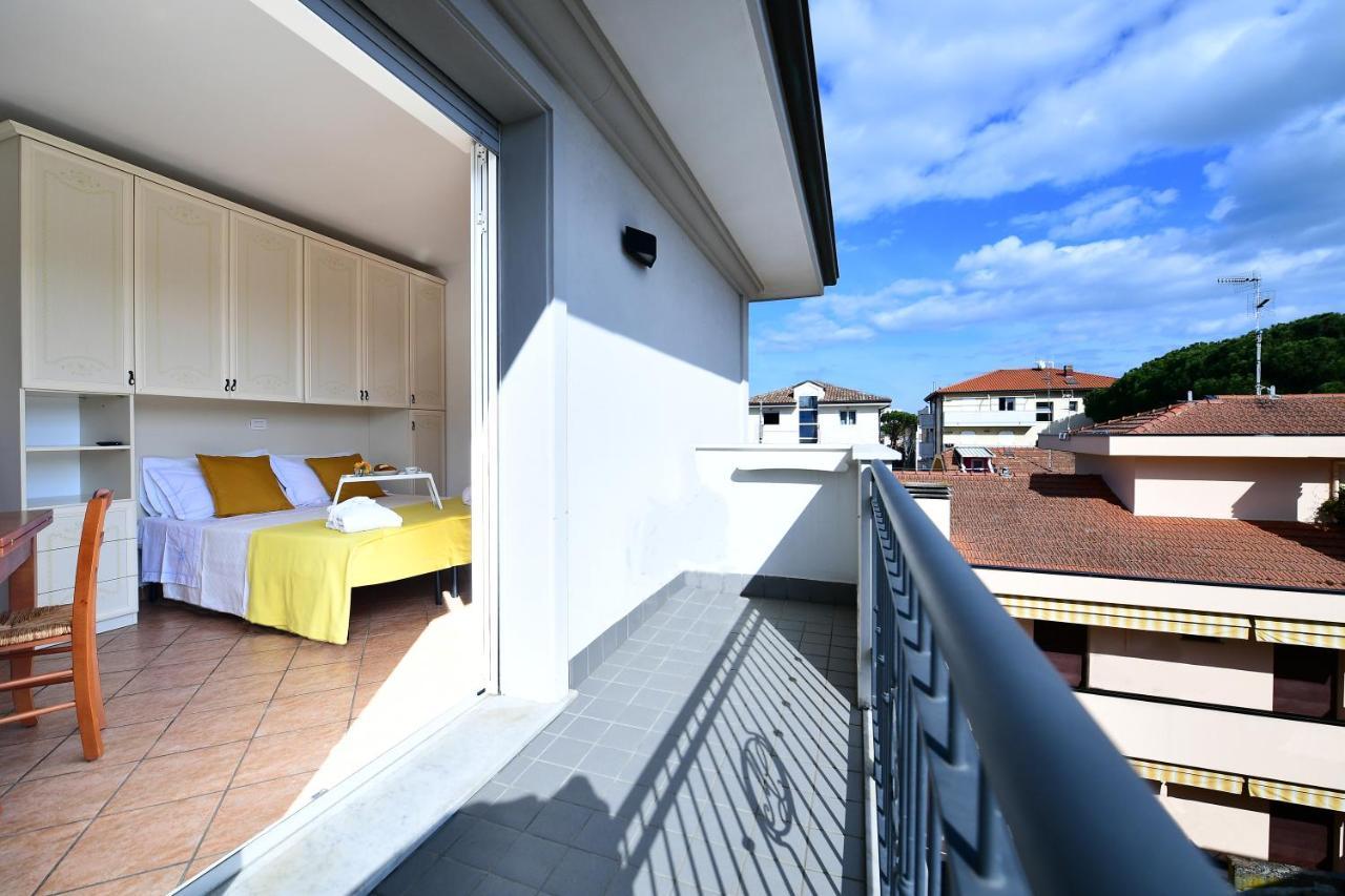 Residence Marlin Riccione Bagian luar foto