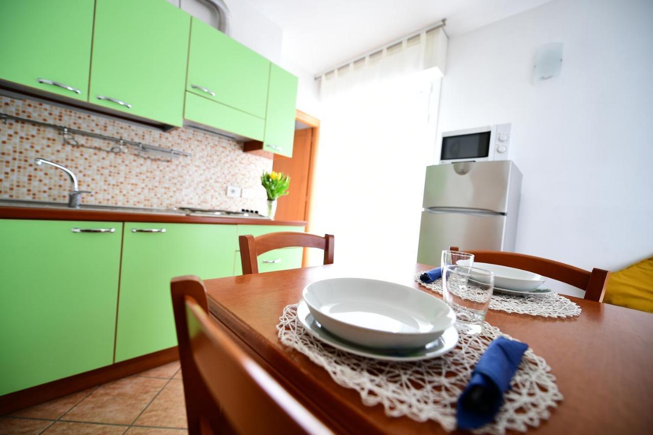 Residence Marlin Riccione Bagian luar foto